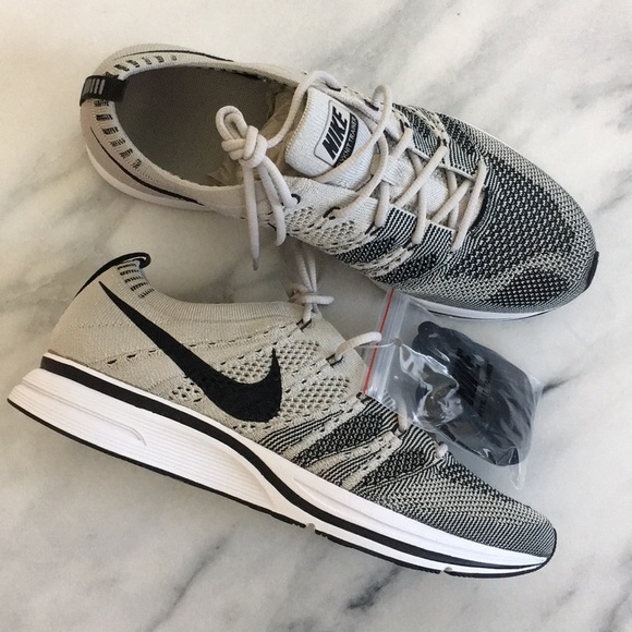 flyknit trainer pale grey
